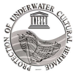 Excavación de la nao ballenera vasca San Juan, por el equipo
de arqueología subacuática de Parks Canada–Parcs Canada. El San
Juan, hundido en 1565 en Red Bay, Labrador, ha pasado a ser el
logotipo de la UNESCO, en su Sección de Arqueología Subacuática.