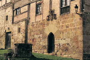Zerain Manor, entrance detail