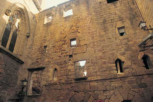 Intérieur des Tours détruites des Olano et Zarautz (Getaria).