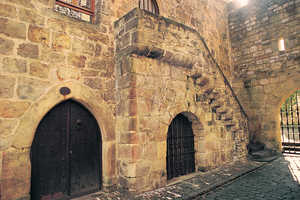 Entrance ramp of the Azkue-Palencia Tower (Hondarribia)