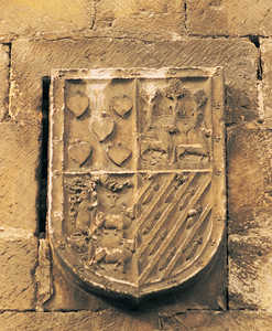  Armoiries écartelées de Nicolas de Gebara (Gebara, Larrastegi,
lartza et Aurgazte). Palais de Gebara, Segura, cr. 1495. .