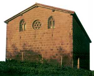 Ermita de San Pedro con la roseta y ventanales