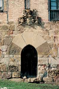 Puerta de la casa-torre