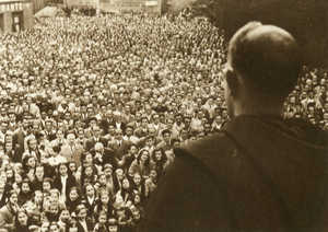 El P. Garmendia predicando hacia el años 1951