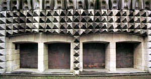 Las puertas de hierro de Eduardo Chillida, hacia 1955.