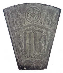 143. L'anagramme du Christ (IHS) en lettres gothiques constitue le plus ancien dcor en pierre des fermes du Gipuzkoa. 