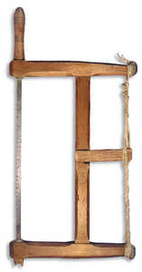 65.	Sierra de carpinteria, utilizada para cortar tablas y viguetas menores.