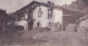 74.	En el caserio Lazarraga (Oati) conviven diferentes tecnicas de construccion, fruto de distintos momentos historicos.