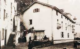 Le btiment actuellement occup par l'Untzi Museoa  Saint Sbastien fut l'entrept et la prison du Consulat de Saint Sbastien.