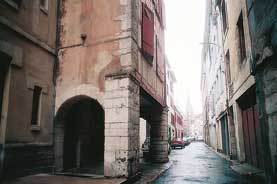 The house of "Le Coursic" can still be seen in Bayonne, in the street of the same name.