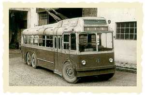 129. Un trolleybus Daimler. 