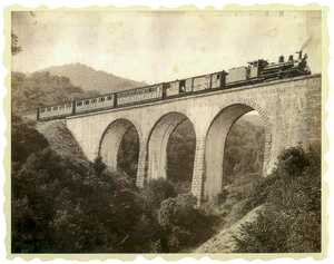 53. Un train à vapeur au passage de Meagas. 