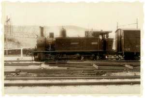 86. Une locomotive de manoeuvre affectée à la gare d'Irún. 
