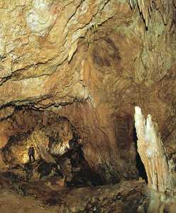 56. Gran sala de entrada en la cueva de Altxerri.© Jesús Altuna