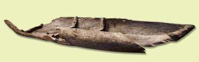 26. Les canoës monoxyle, creusés dans un tronc d'arbre, ont couvert les besoins de base de navigation dans les zones fluviales depuis des temps antérieurs aux romains jusque bien entré dans le Moyen Age.