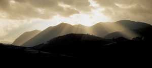 158. L'lvation du mont Arno domine la partie finale de la valle du Deba; les deux toponymes se retrouvent dans d'autres territoires o on les interprte en fonction de cultes locaux en les assimilant  des lments de la nature. © Xabi Otero