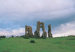122. Ruins of the Pagogaña Fort (Irun). Octagonal central tower.© Juan Antonio Sáez