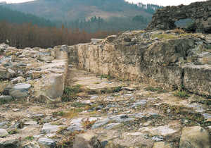 22. Gazteluzar (Irun). Vestiges d'embrasure ouverte dans l'un des cubos ou tours circulaires.© Juan Antonio Sez