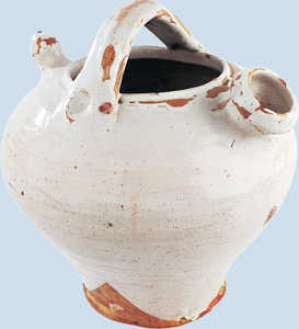 102. Botijo  (two-spouted earthen jar with handle).© Jose López