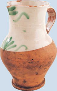125. Jug with green decoration and footring.© Jose López