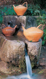 166. Various types of pedarra pitchers being filled with water at a spring, to be carried back to the house.© Jose López