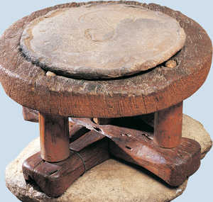 187. Old-fashioned potter's wheel for making vessels to be used on the open fire, as used in Muelas del Pan and Pereruela. This type of wheel is prehistoric in origin,© Jose López