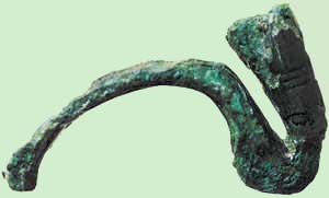 111. Fibule à tourelle en bronze de Munoaundi.© Edurne Koch