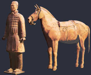 121. Xi´an-go (Txina) Qin Shihuangdi hilobiko terrakotazko irudia, gure Aroaren aurreko 210ekoa.© 
