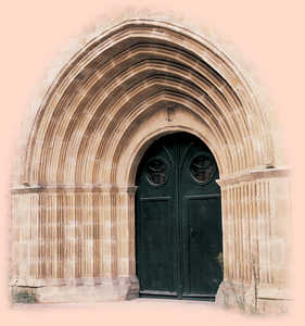 13. Romanesque-Gothic doorway in the convent of San Agustin in Hernani.© Jonathan Bernal